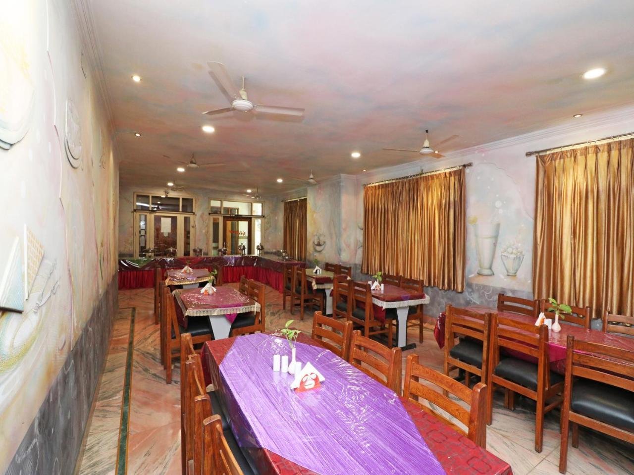 Hotel Buddha Varanasi Esterno foto